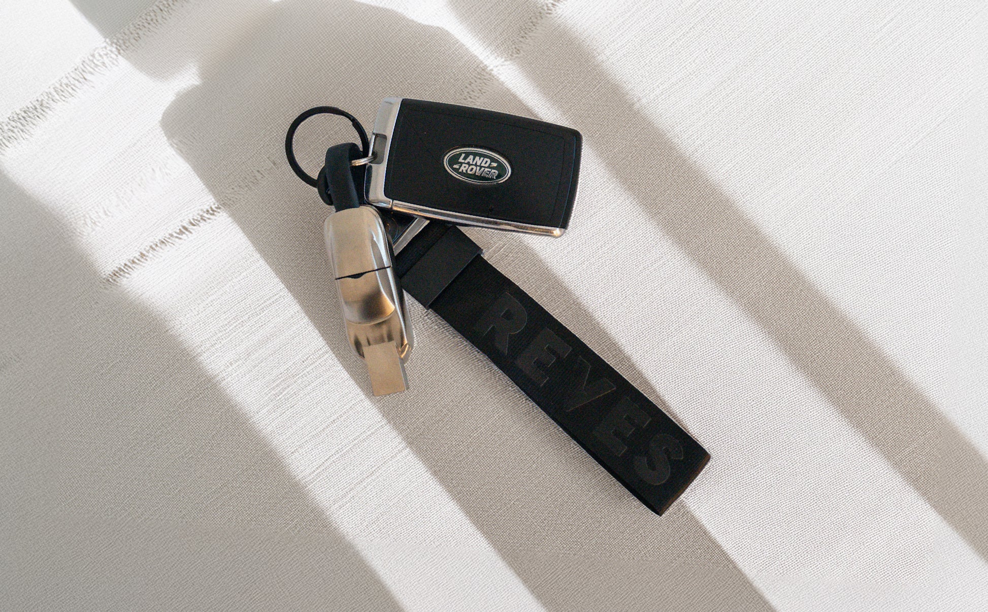 REVES Keychain - Midnight Black